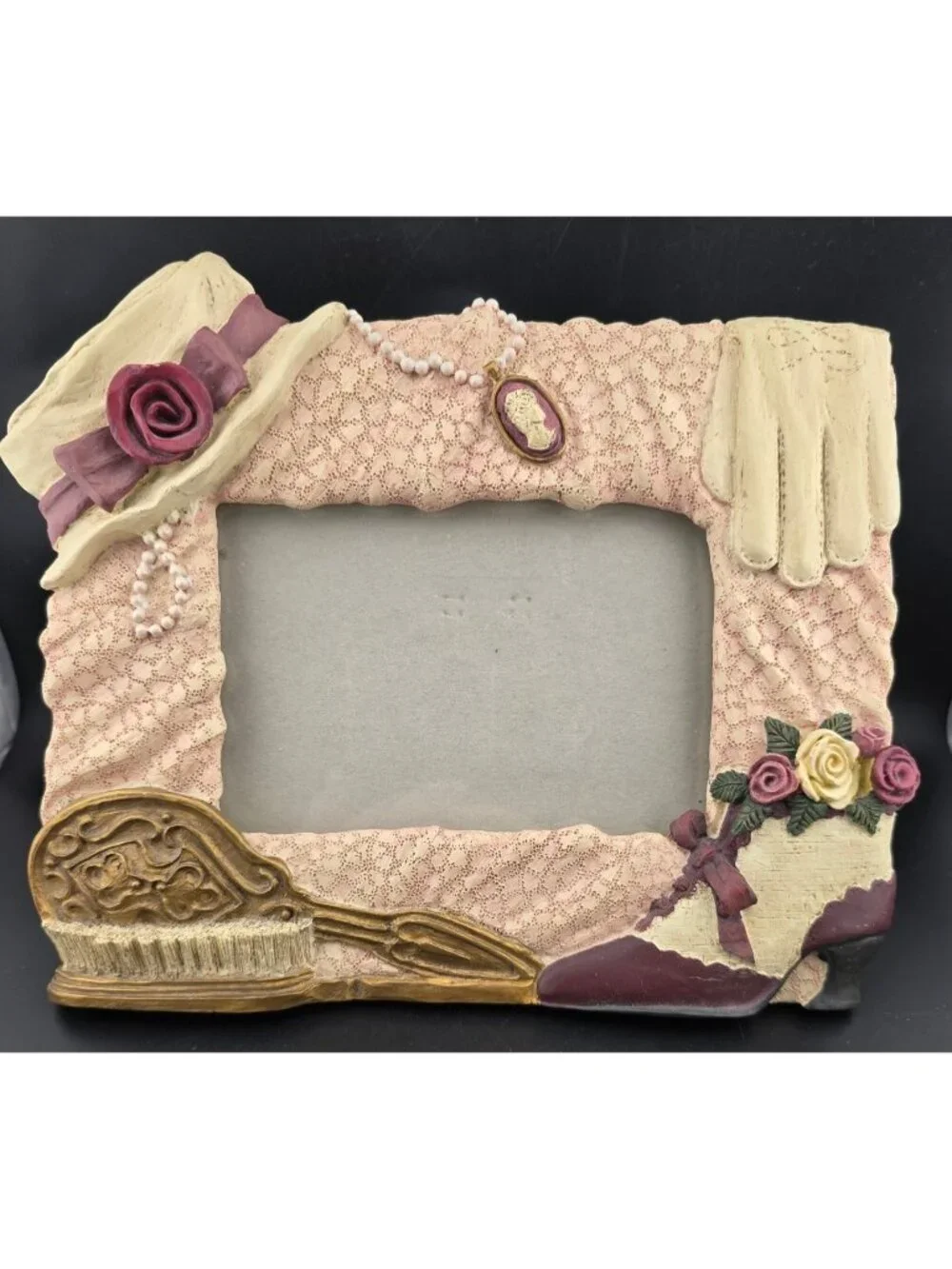 Vintage Victorian-Inspired Resin Photo Frame 3